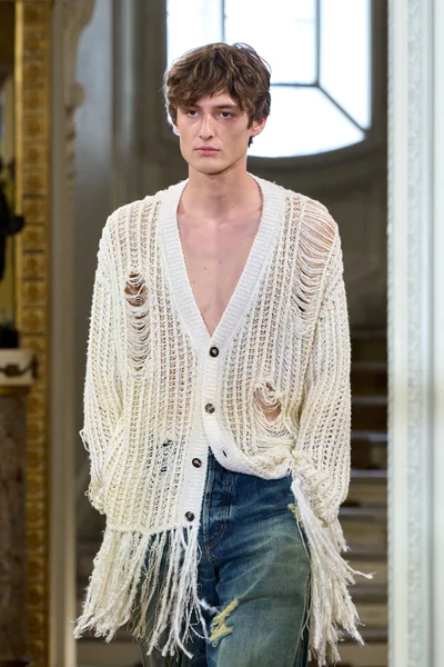 Look 16